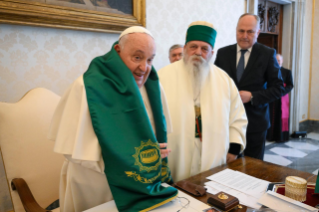 3-A los miembros de la delegaci&oacute;n de Albania guiada por Su Gracia Dede Edmond Brahimaj 