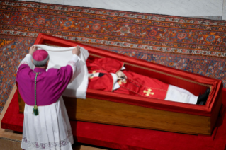 2-Closing of the Coffin of the Roman Pontiff Francis