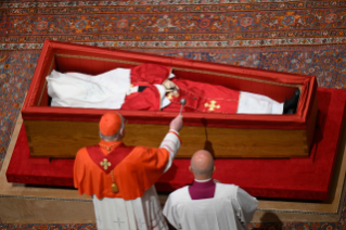 4-Closing of the Coffin of the Roman Pontiff Francis